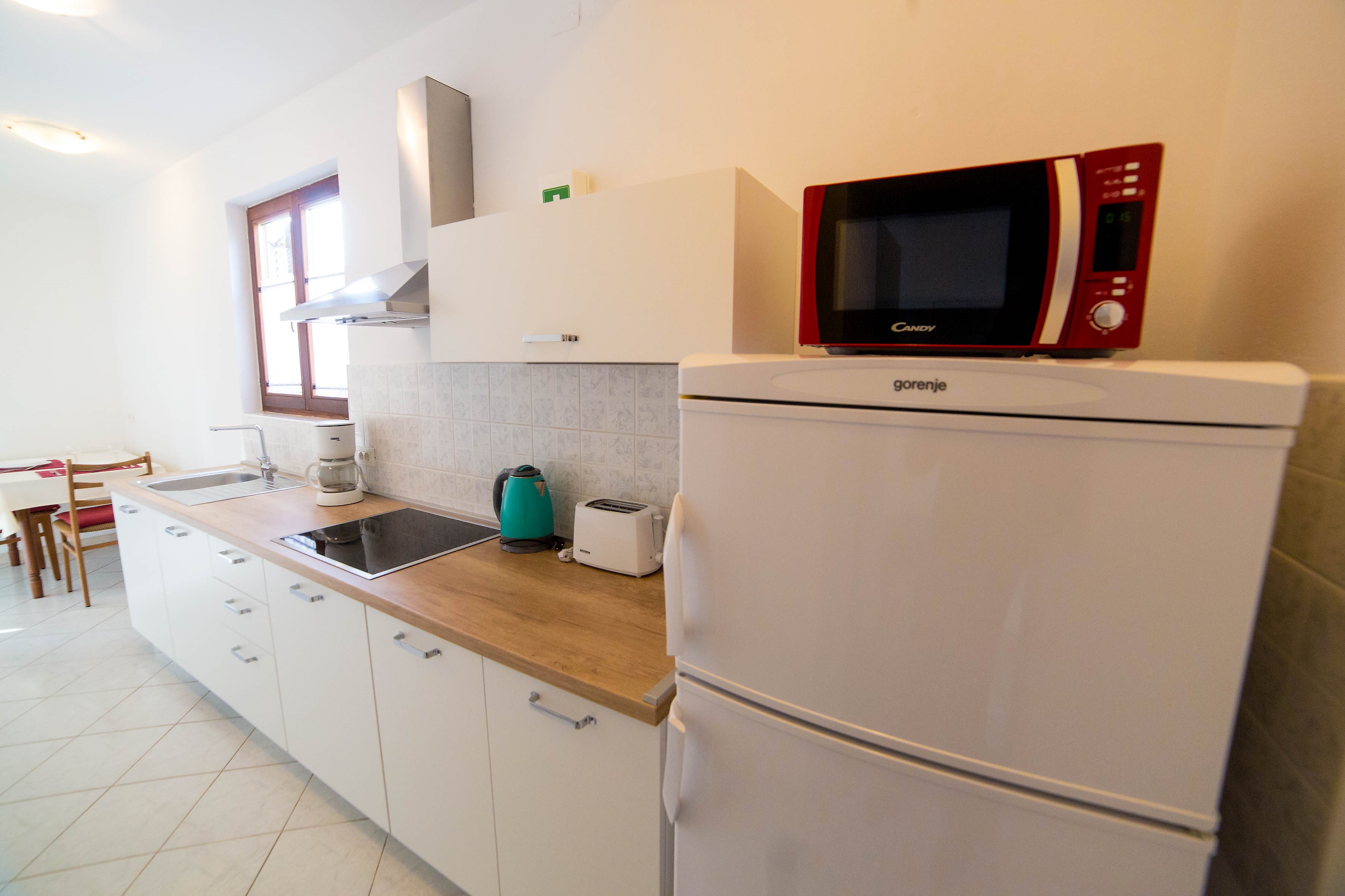 Ruzmarin kitchen with microwave (2).jpg