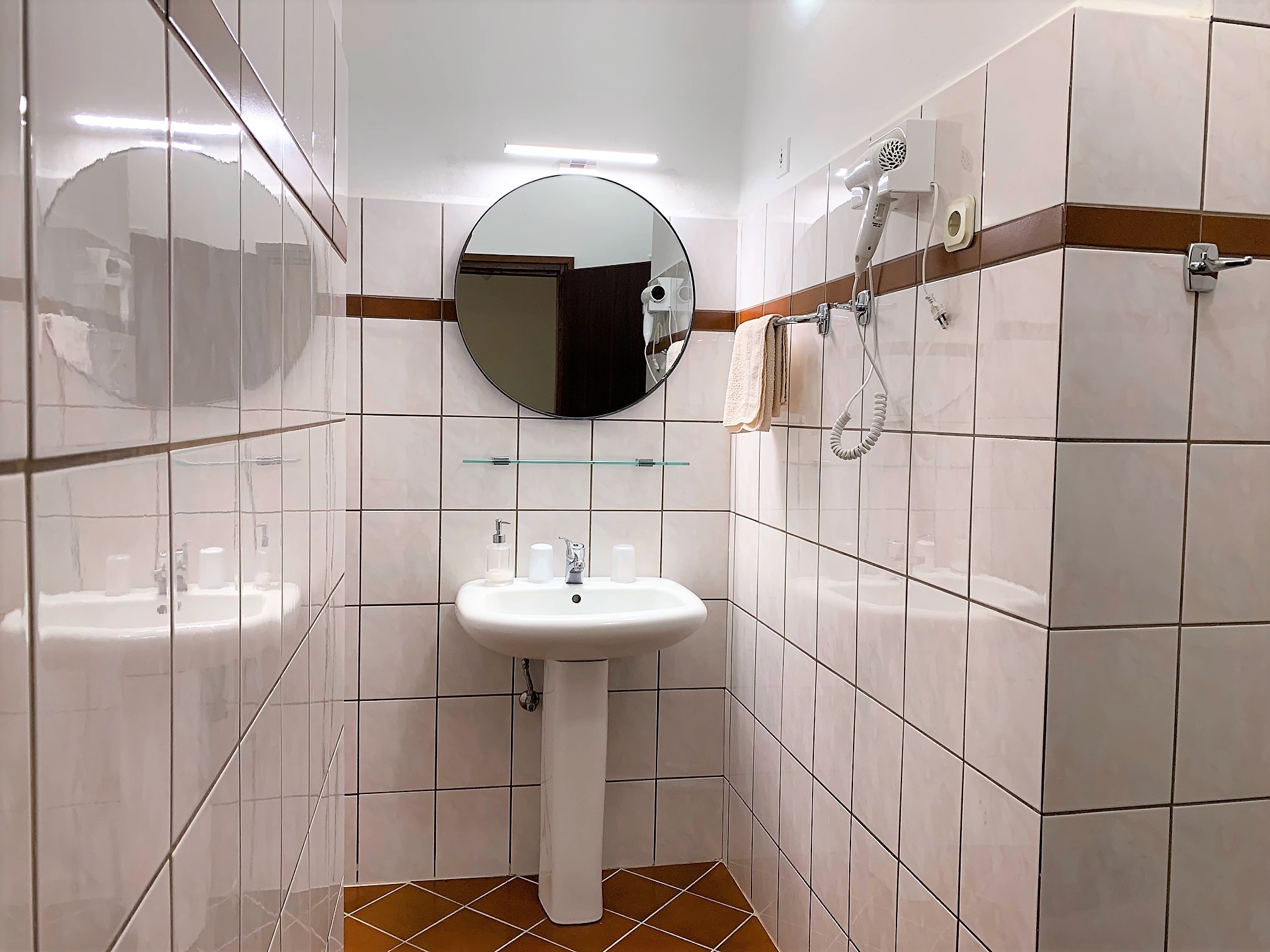 Nautico Porec apartment bathroom.jpg